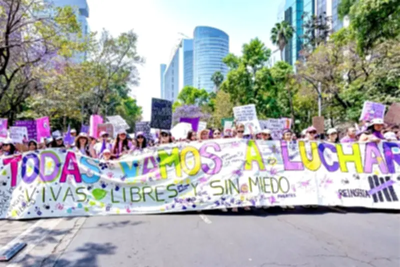 Miles de Mujeres Marchan en CDMX en el Día Internacional de la Mujer