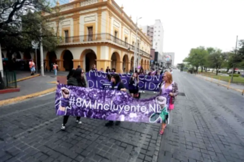 Miles de mujeres marchan en CDMX exigiendo justicia y derechos en el Día Internacional de la Mujer