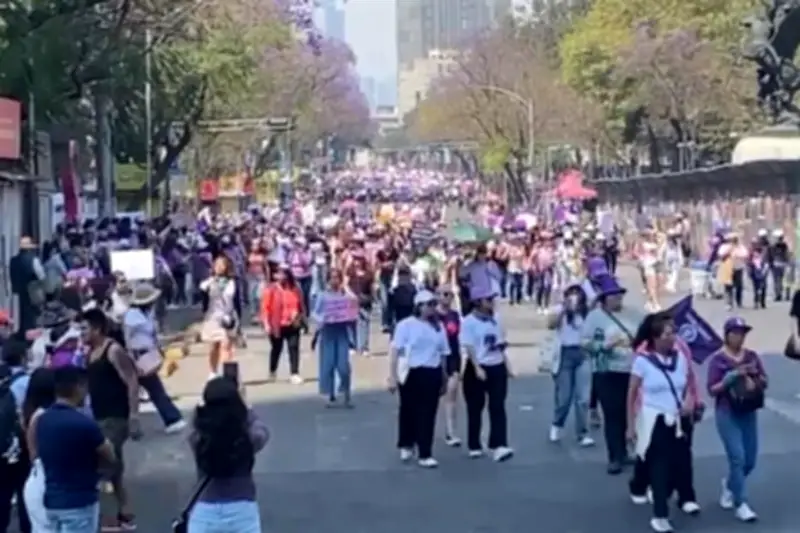 Miles de Mujeres Marchan en la CDMX por el Día Internacional de la Mujer