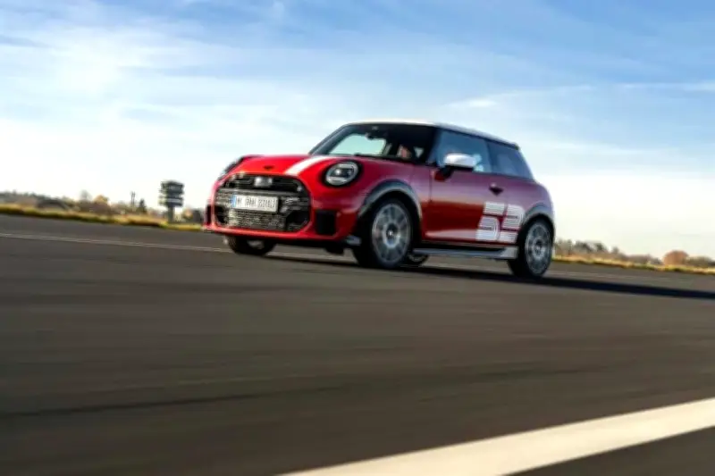 Mini lanza edición 'Victory' inspirada en el rally para celebrar su legado deportivo