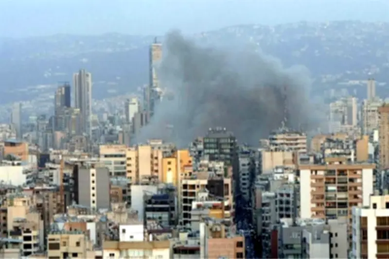 Misiles impactan edificio residencial en barrio de Beirut, Líbano
