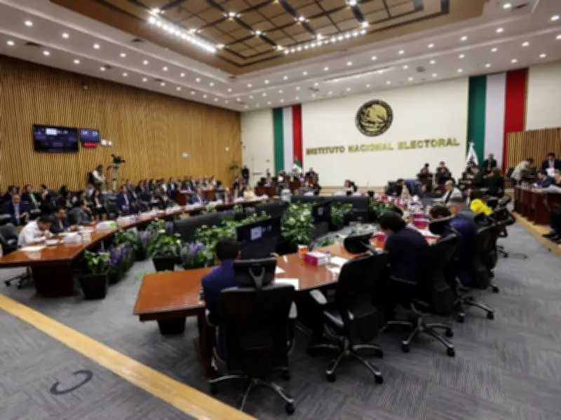 Monreal convoca a líderes para definir lineamientos de sustitución de consejeros del INE