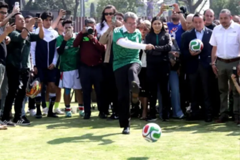 Monreal descarta que plurinominales y gasto pasen por vías secundarias