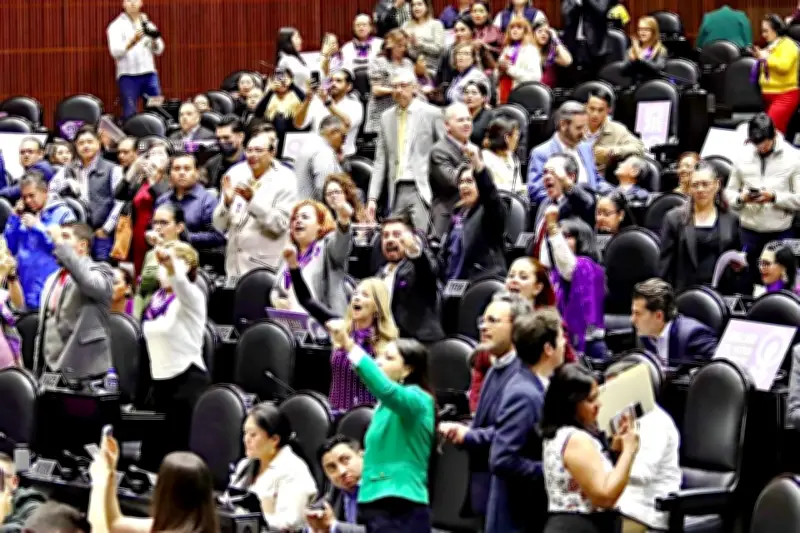 Morena suaviza su discurso sin ceder el control del poder legislativo