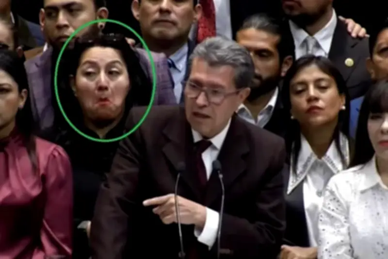 Morenista hace muecas y gestos durante sesión del Congreso; genera polémica