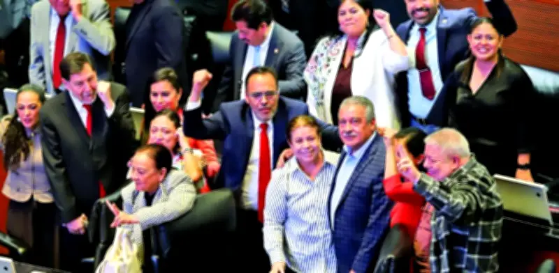 Morenistas arropan a Morón en el Senado ignorando a la viuda de alcalde asesinado