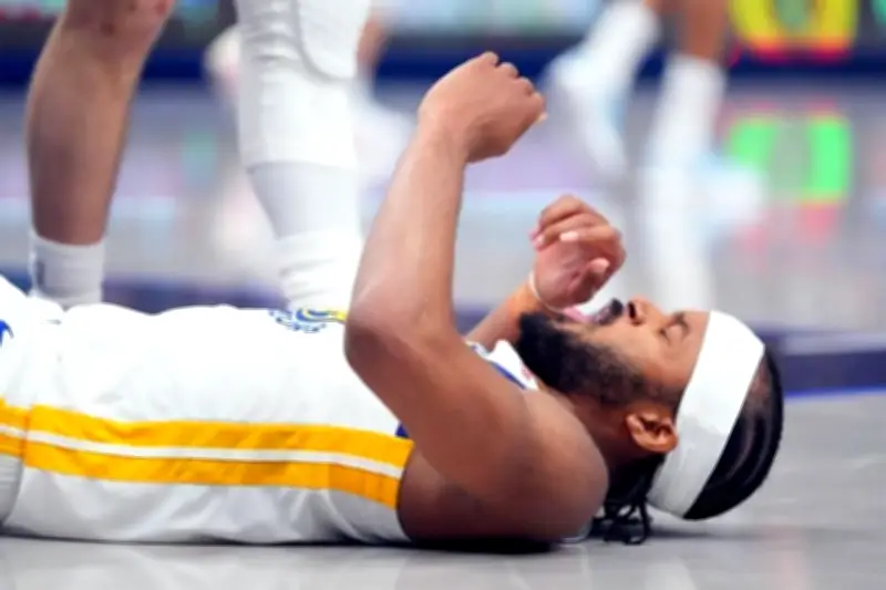 Moses Moody sufre grave lesión durante partido de la NBA