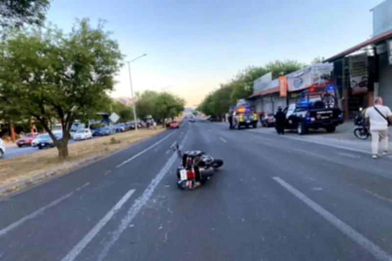 Motociclista choca contra automóvil y derrapa en la Carretera Nacional