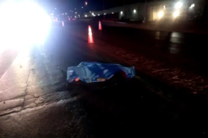 Motociclista fallece tras ser embestido por automóvil en accidente vial