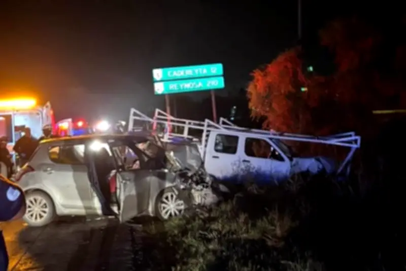 Mujer fallece tras choque por invasión de carril en carretera de Nuevo León