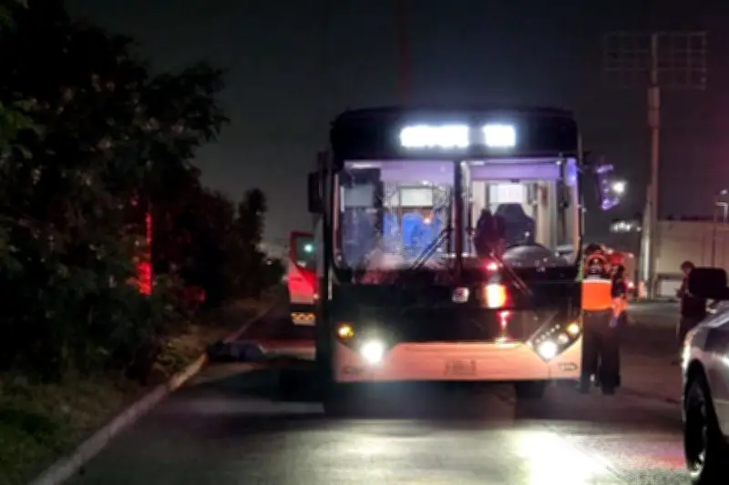 Mujer fallece tras ser atropellada por unidad del Ecovía en Monterrey