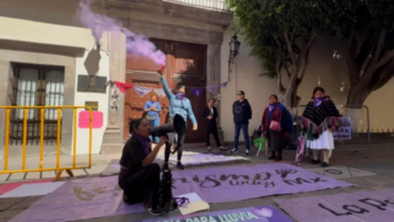 Mujeres en Querétaro protestan por violencia institucional y fragmentación de marcha del 8M