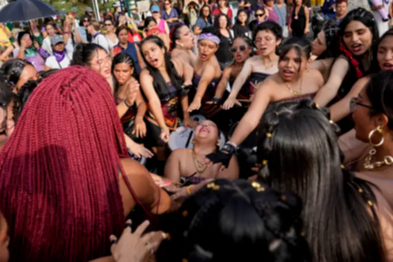 Mujeres latinoamericanas marchan contra desigualdad y violencia en el Día Internacional de la Mujer