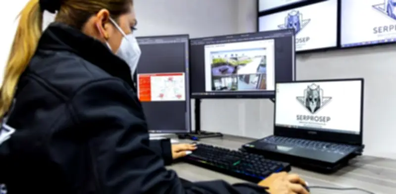 Mujeres rompen barreras en seguridad privada, un sector históricamente masculino