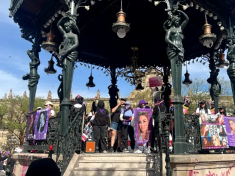 Mujeres toman plaza de Guadalajara contra feminicidios y Mundial 2026