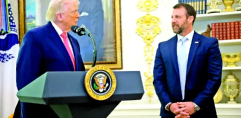 Mullin asume el DHS sin presupuesto, relevando a Kristi Noem en medio de parálisis financiera