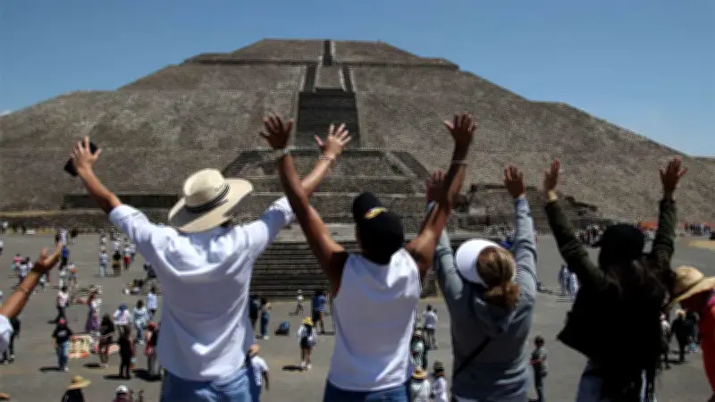 Multitudes reciben la primavera con rituales ancestrales en Teotihuacán