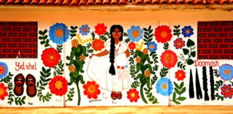Mural en Oaxaca reivindica el uso del zapoteco con arte y juegos didácticos