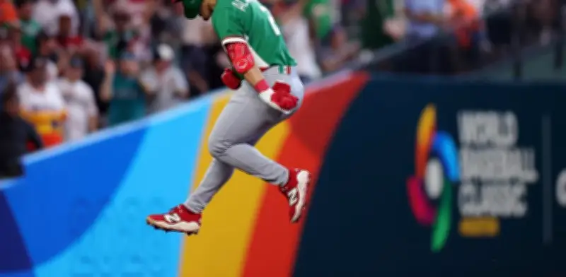 Nacho Álvarez responde con jonrón a críticas sobre su orgullo mexicano en el Clásico Mundial