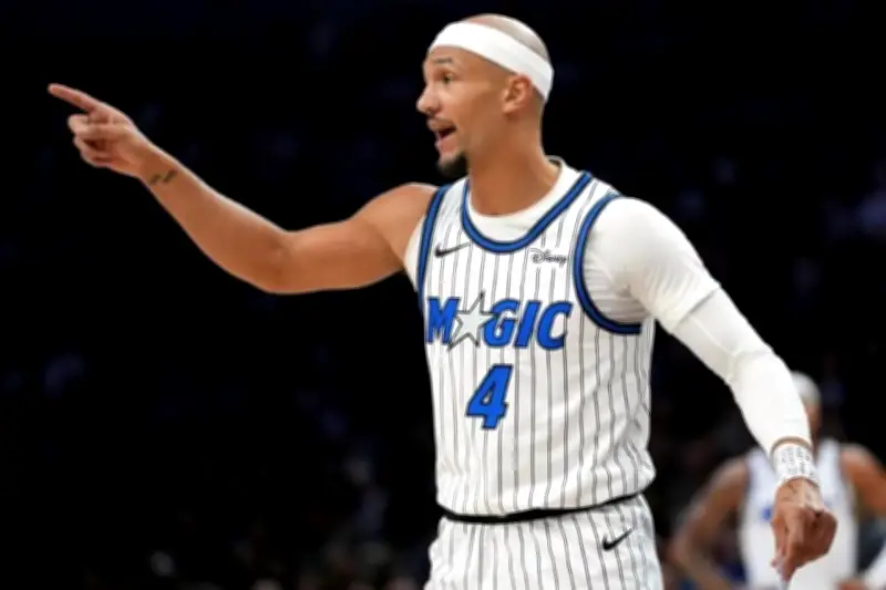 NBA impone multa a Jalen Suggs por lanzar protector bucal en partido