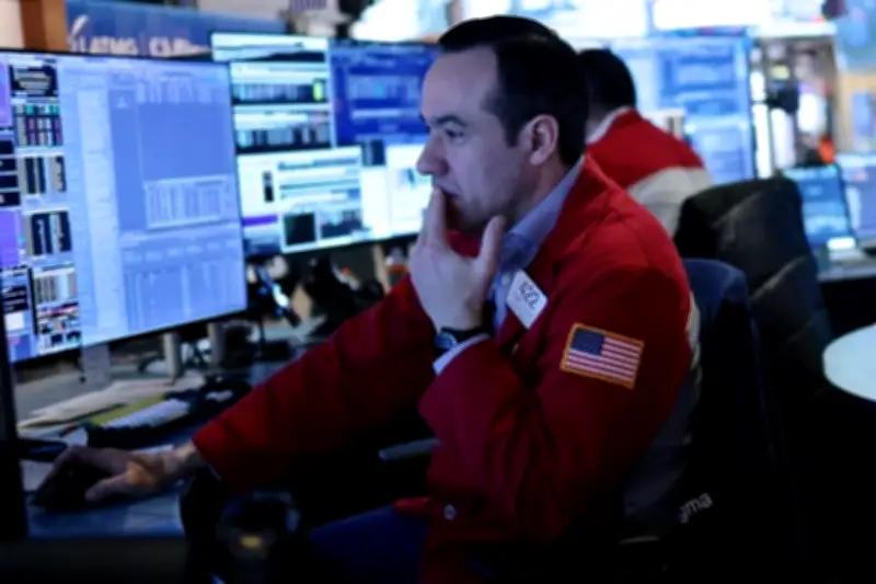 Índices S&P 500 y Nasdaq Caen Tras Nueva Advertencia de Trump a Irán