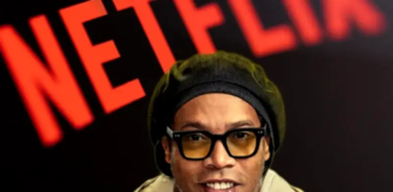 Netflix lanza trilogía documental sobre fútbol brasileño con Ronaldinho como protagonista