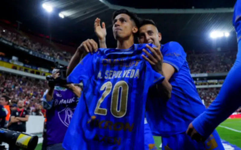 Ángel Sepúlveda: Liderazgo y Experiencia Clave en los Momentos Decisivos de Chivas