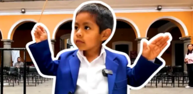 Niño de 4 años de Puebla se vuelve viral como director de orquesta desde su nacimiento