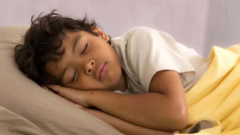 ¿Niño inquieto o con berrinches? La clave podría estar en su descanso nocturno