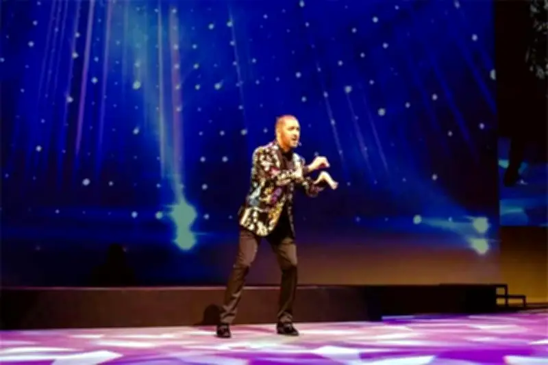 Niños con discapacidad auditiva cantan el Himno Nacional con lenguaje de señas