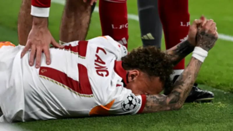 Noa Lang sufre grave corte en dedo y será operado tras choque en Galatasaray vs Liverpool