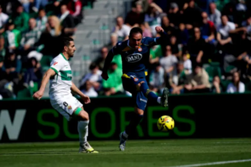 Nuevo incidente racista interrumpe partido de LaLiga entre Elche y Espanyol