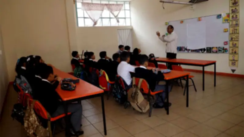 Nuevo León aprueba nueva Ley de Educación con restricción de celulares en aulas