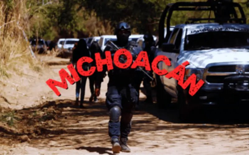 Nuevos bloqueos del cártel en Michoacán: enfrentamiento y vehículos incendiados