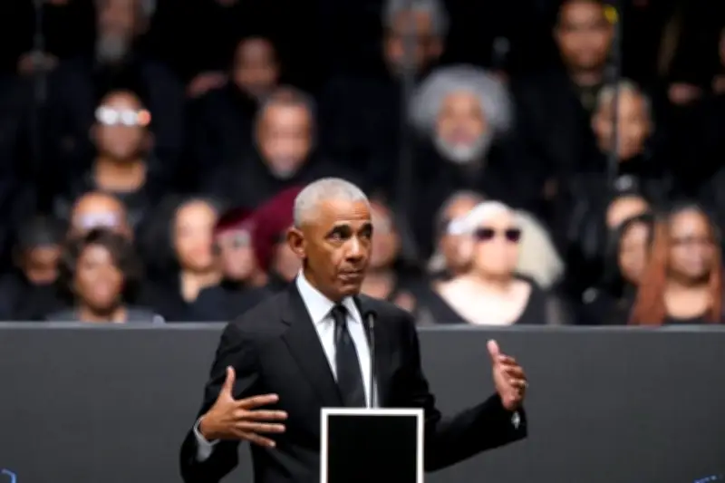 Obama lanza críticas contra Trump en emotivo homenaje a Jesse Jackson