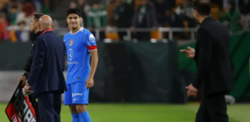 Obed Vargas continúa en el banquillo del Atlético de Madrid sin minutos de acción