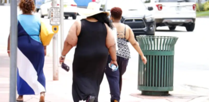 Obesidad cuadruplica riesgo de depresión: especialistas alertan sobre crisis de salud mental