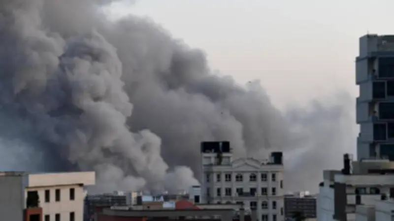 ONU alerta sobre lluvia tóxica y crisis humanitaria tras ataques a depósitos petroleros en Medio Oriente