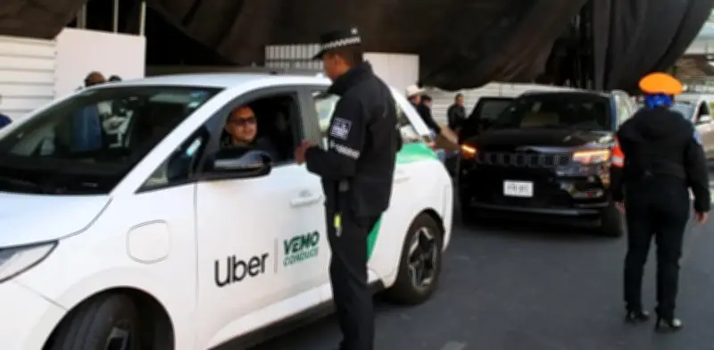 Operativo contra Uber y DiDi en AICM continúa, pero usuarios denuncian tarifas elevadas