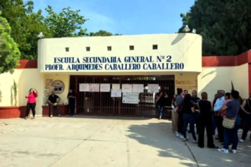 Padres de familia exigen cierre de secundaria en Tijuana por violencia