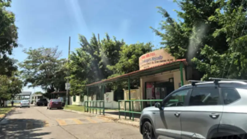 Padres de Tabasco exigen reubicar escuelas tras incendio en refinería Dos Bocas