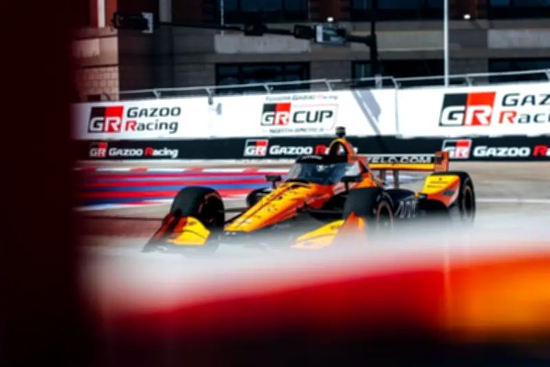 Pato O'Ward logra un destacado Top 5 en la carrera de Arlington