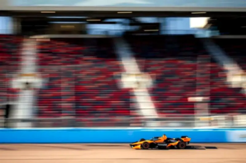 Pato O'Ward y Sergio Pérez: La Batalla por el Séptimo Lugar en Phoenix