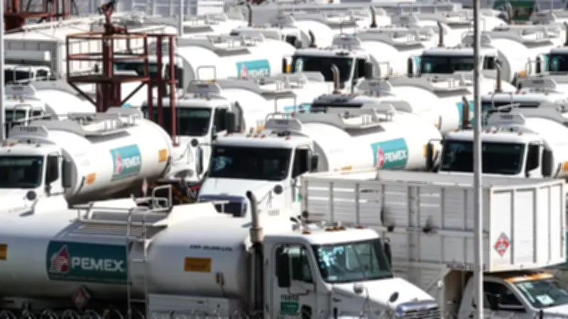 Pemex: Mezcla Mexicana de Petróleo Supera los 100 Dólares en Medio de Crisis Global