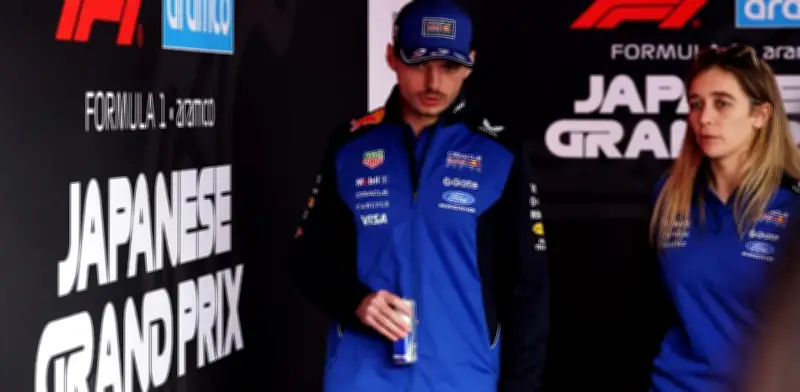 Periodista vetado por Verstappen denuncia acoso digital tras incidente en conferencia de F1