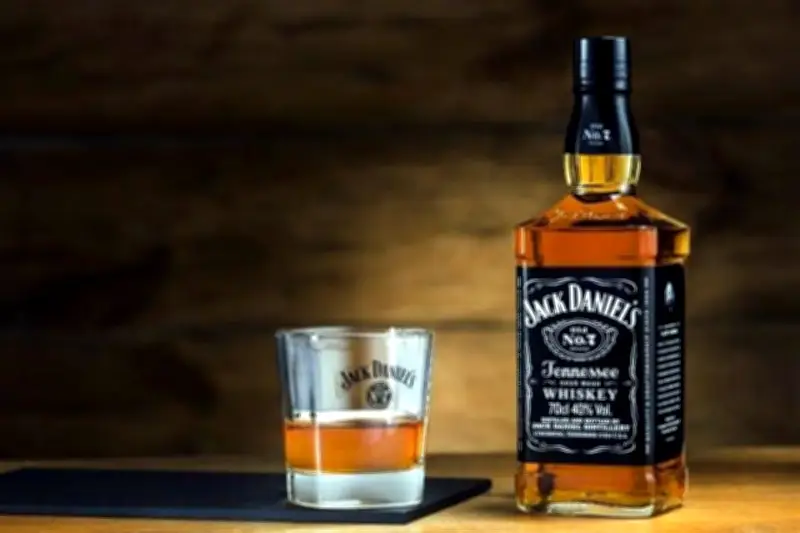 Pernod Ricard Negocia Fusión con Brown-Forman, Fabricante de Jack Daniel's