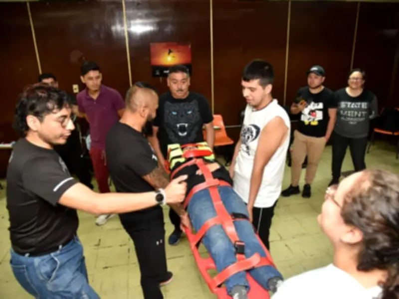 Personal de Alberca Olímpica de Benito Juárez se capacita en primeros auxilios para emergencias