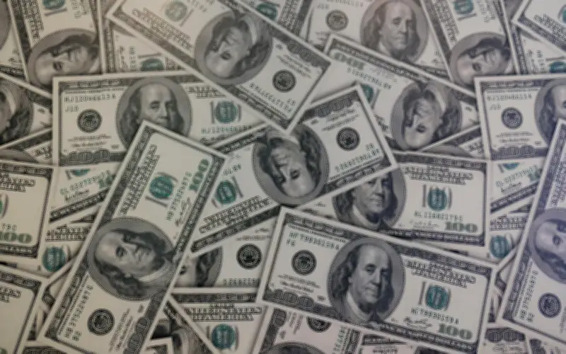 Peso Mexicano Bajo Presión: Inflación y Cautela en Divisas Emergentes Impactan