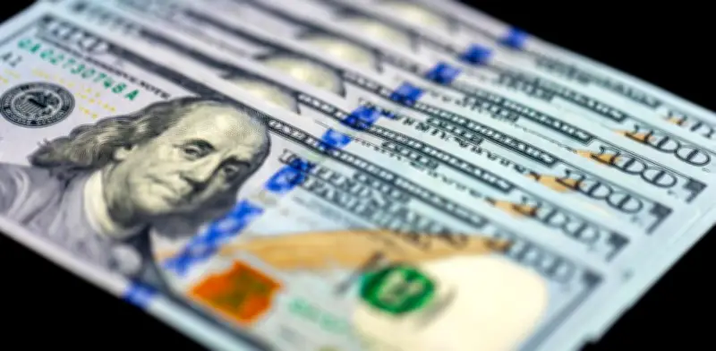 Peso Mexicano Retrocede: Dólar Cotiza en $17.76 por Incertidumbre en Medio Oriente