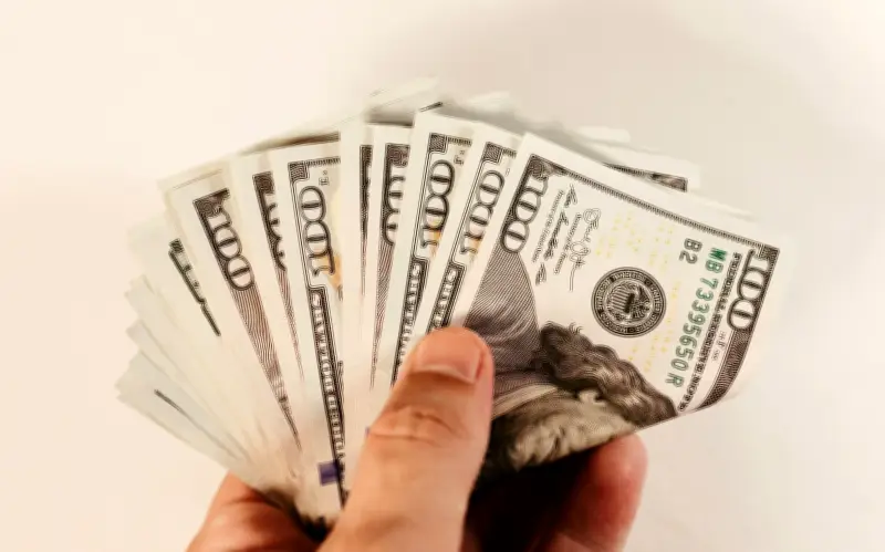 Peso mexicano se fortalece frente al dólar este martes 17 de marzo de 2026